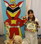 代表川村さんと姿勢レンジャーが映っている写真