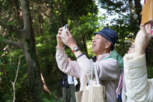 王禅寺で写真を撮る小山(さん