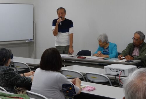 講座で話す代表の植木さん